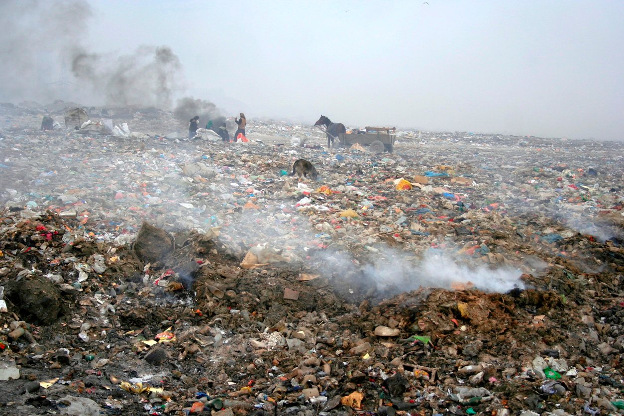 landfill with waste pickers